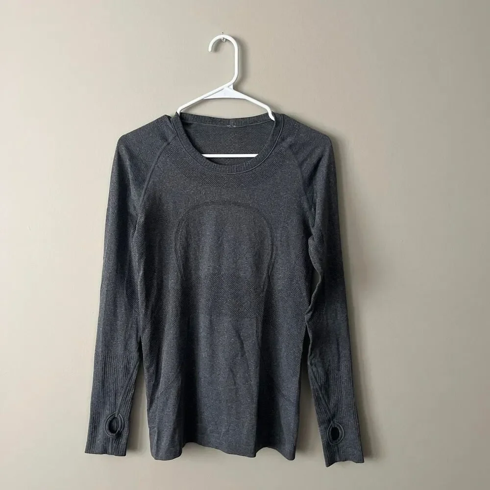 Lululemon Women's Grey and Blue Top